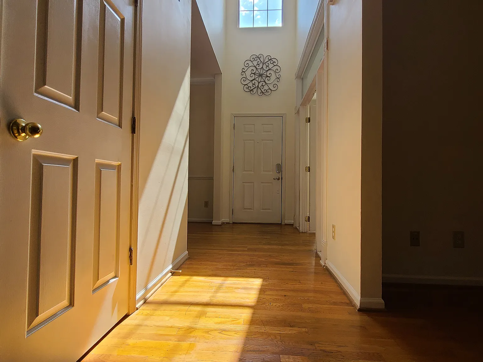 3 bed, 2.5 bath, 2328 sqft, $3,250 — Photo 2
