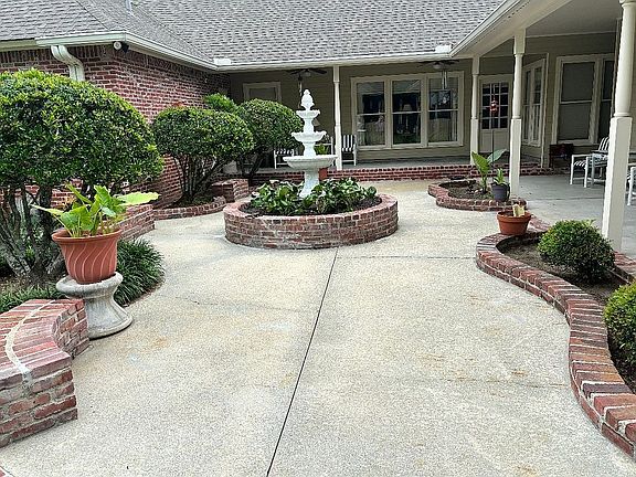 2nd image of 817 Woodleigh Dr