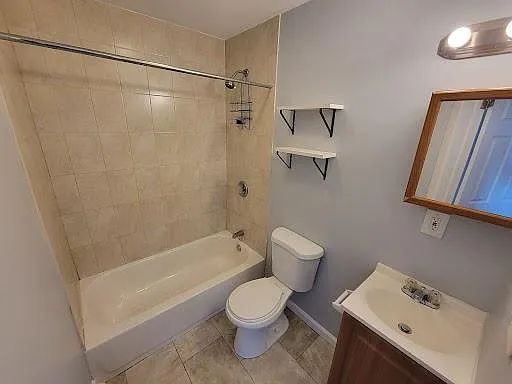 3 bed, 850 sqft, $1,700 — Photo 3