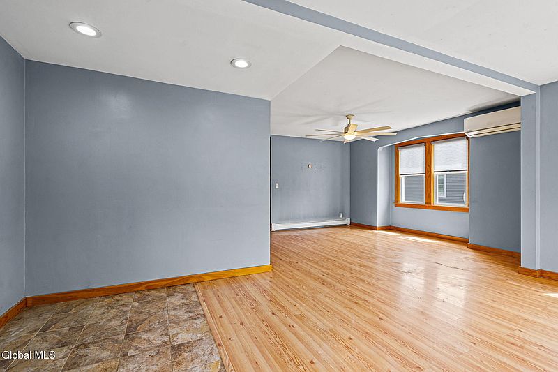 4th image of 3041 Hamburg Street