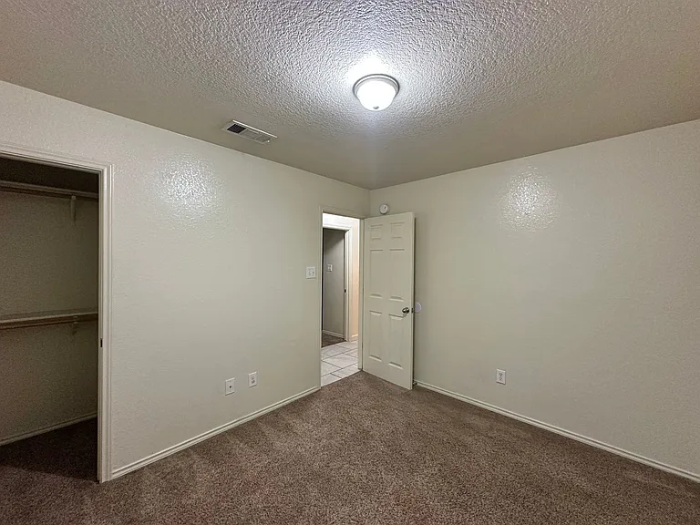 2403 Lavender Ln — Photo 39