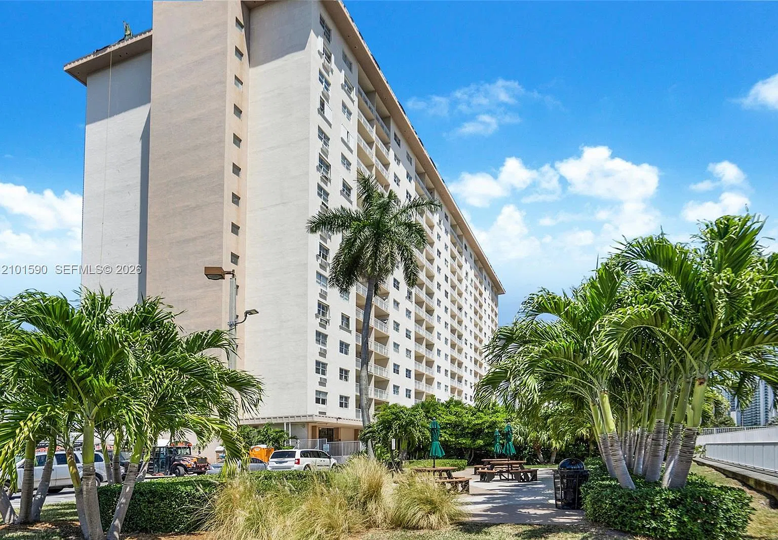 Coastal Towers Condo — Photo 4
