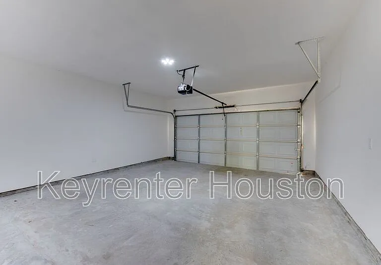 8203 Woodlyn Rd #C — Photo 63