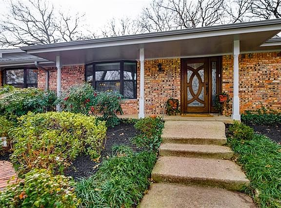 4th image of 1208 Pebble Creek Dr