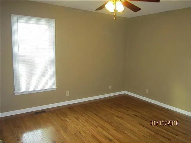 3 bed, 1250 sqft, $1,375 — Photo 3