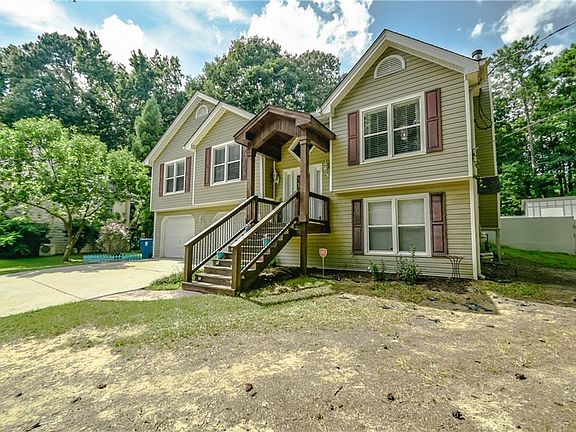 3rd image of 2190 Castle Royale Dr