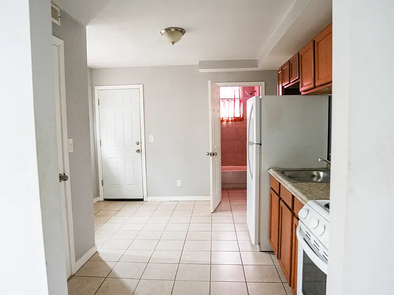 Oakfield Ave — Photo 4