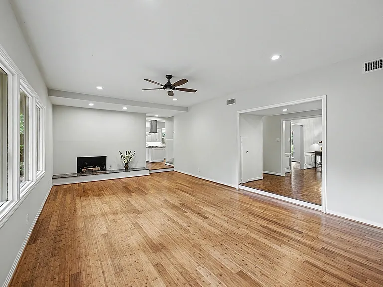 10811 Hunters Forest Dr — Photo 11