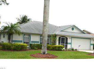 121 Versailles Cir, Naples, FL 34112