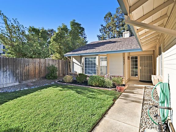 3rd image of 5907 Laguna Villa Way