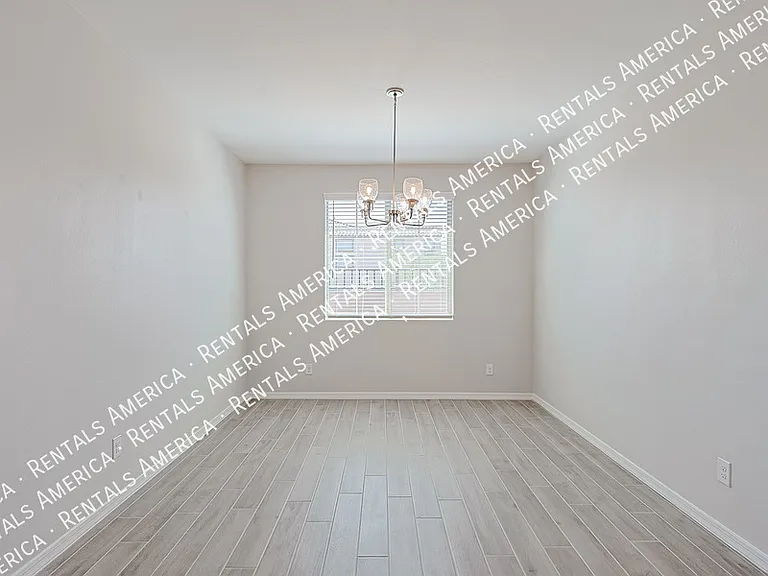 10218 W Piccadilly Rd — Photo 7