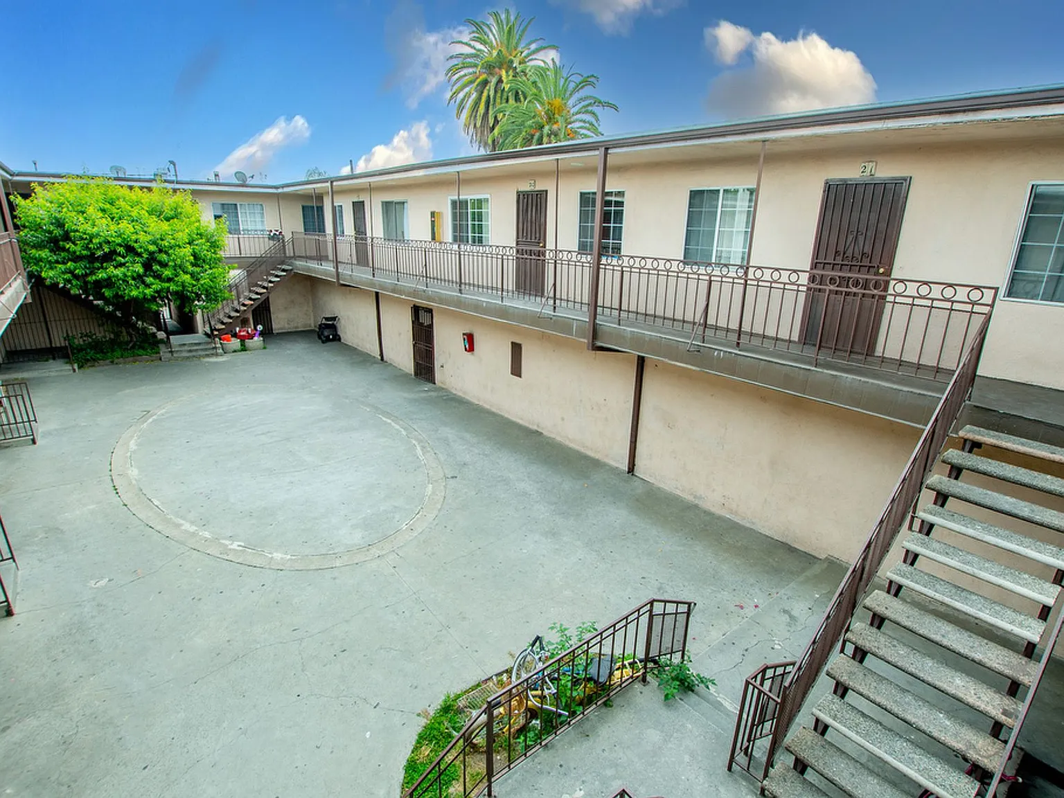 Figueroa Street Apartments — Photo 4