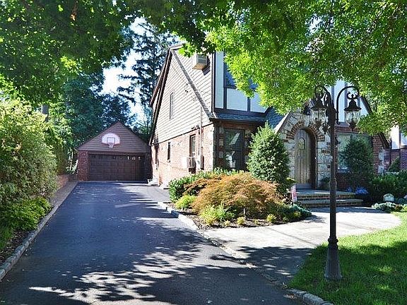 2nd image of 58 Donald St