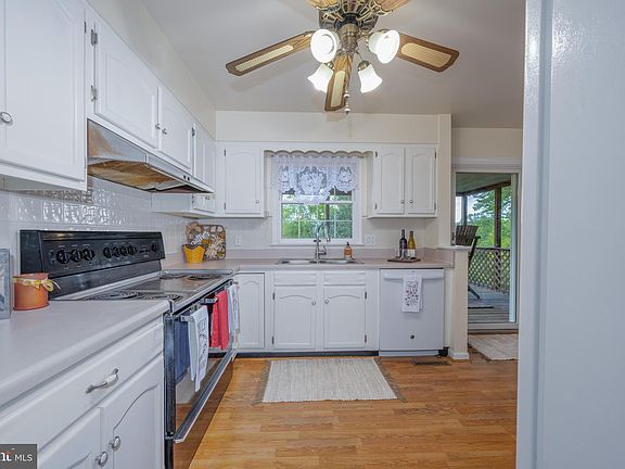 5th image of 368 Hickory Ln