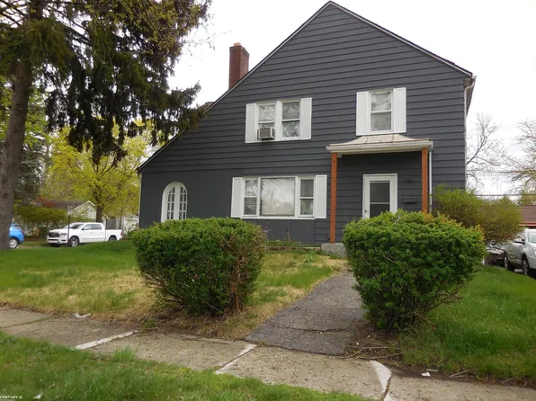 890 Spence St, Pontiac, MI 48340