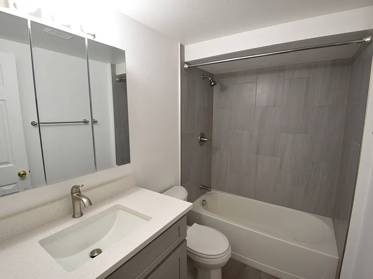 4440 Laguna Pl - Meadows Apartments — Photo 37