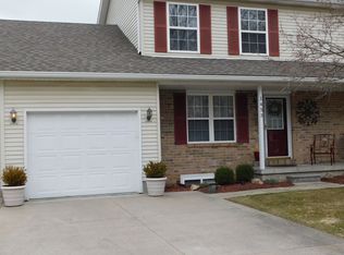 1453 Whispering Woods Ln, Marysville, MI 48040