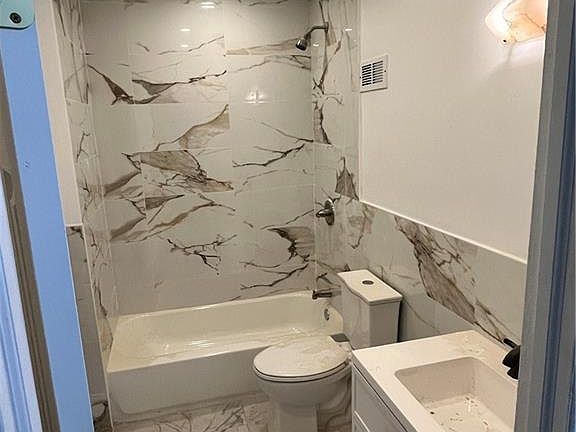 4th image of 2080 E 55th St