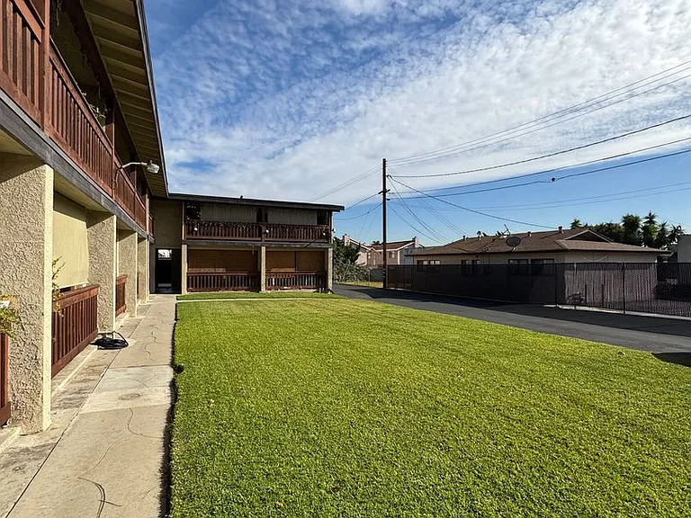 5642 Rosemead — Photo 14