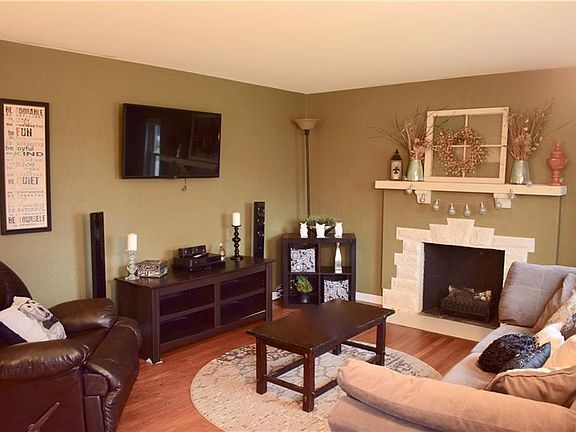 2nd image of 537 Carrlands Dr