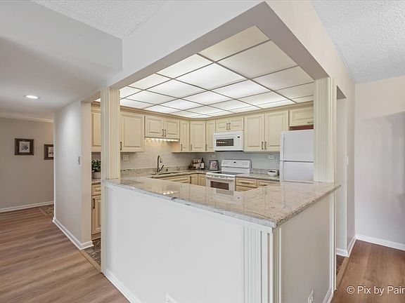 5th image of 375 Plum Creek Dr APT 210