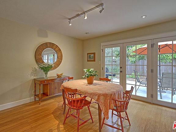 4th image of 1054 Cove St