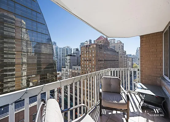 Sold by Warburg | media 5