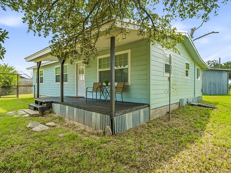 25263 N Highway 281 — Photo 2