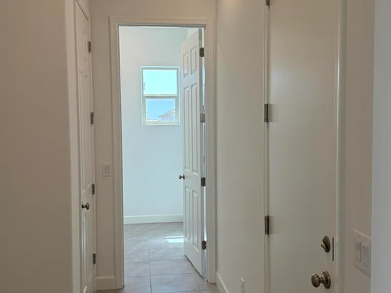 2921 E Mission Ln — Photo 18
