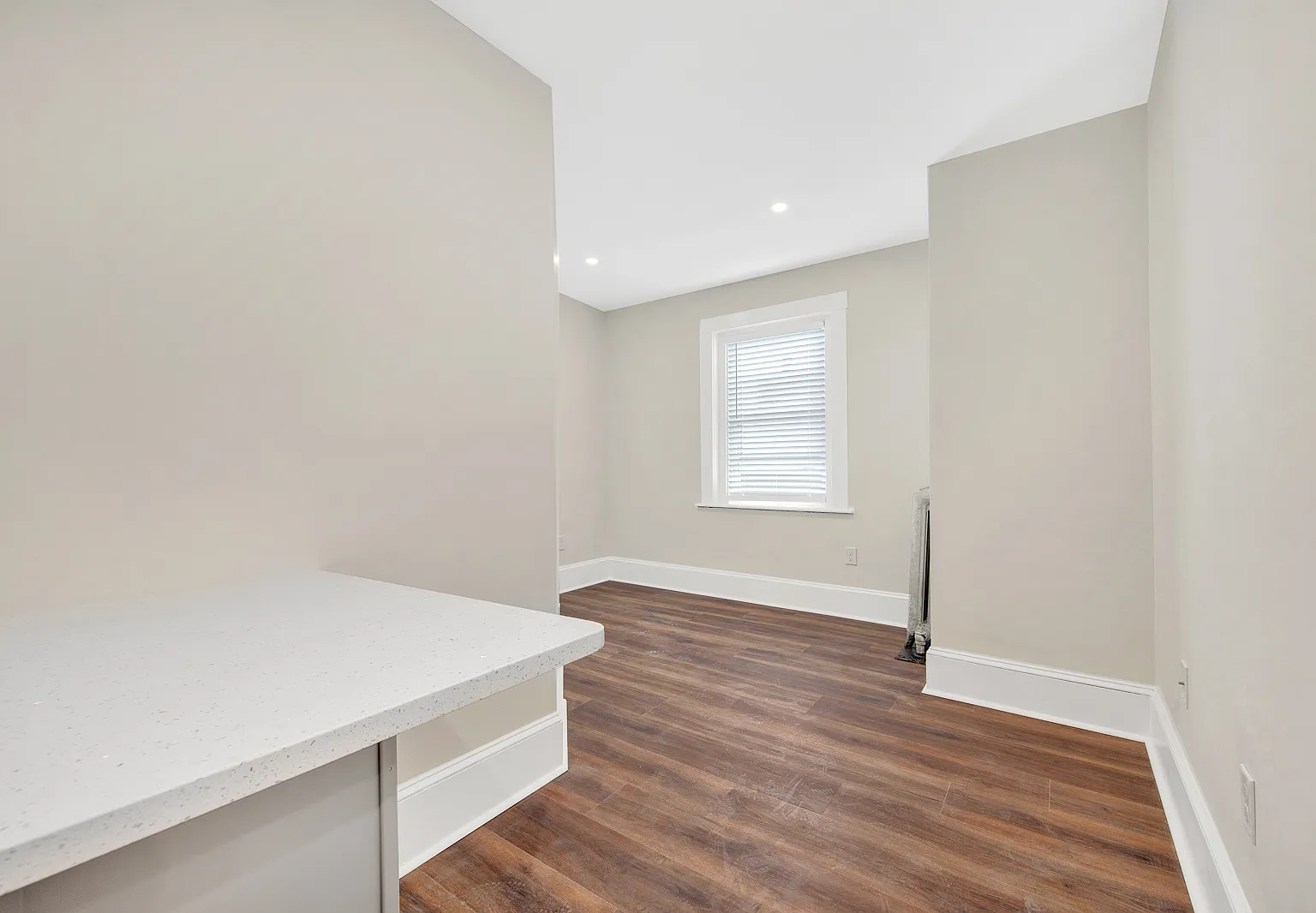 4 bed, 1070 sqft, $4,150 — Photo 4