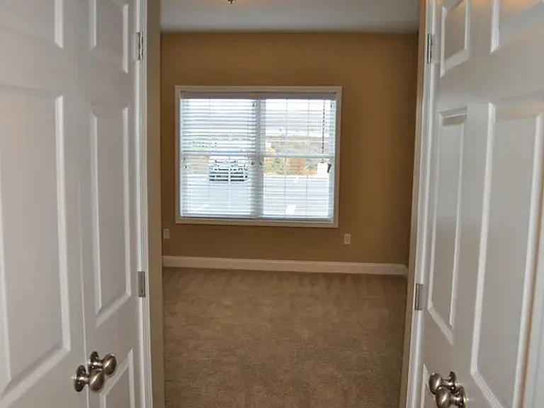 Sterling Ridge Apartments — Photo 11