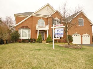 13535 Heathrow Ln, Centreville, VA 20120