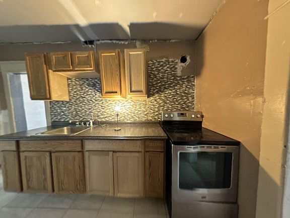 4th image of 434 E 24th St
