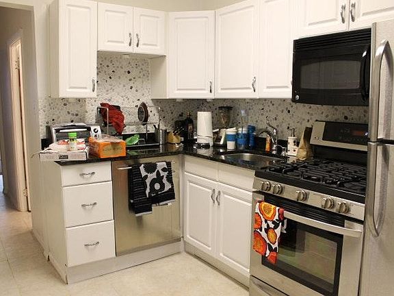 5th image of 3556 N Wilton Ave #3