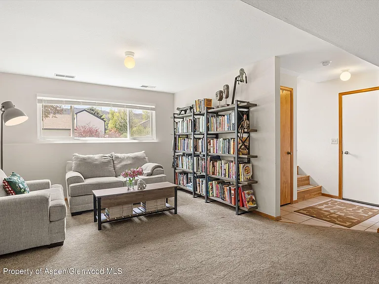 382 Summit Dr — Photo 16