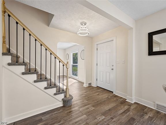 3rd image of 617 Moreley Ave