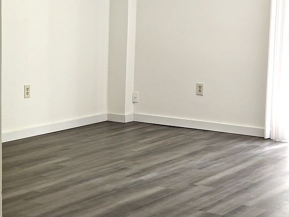 5th image of 4 Village Rock Ln APT 4