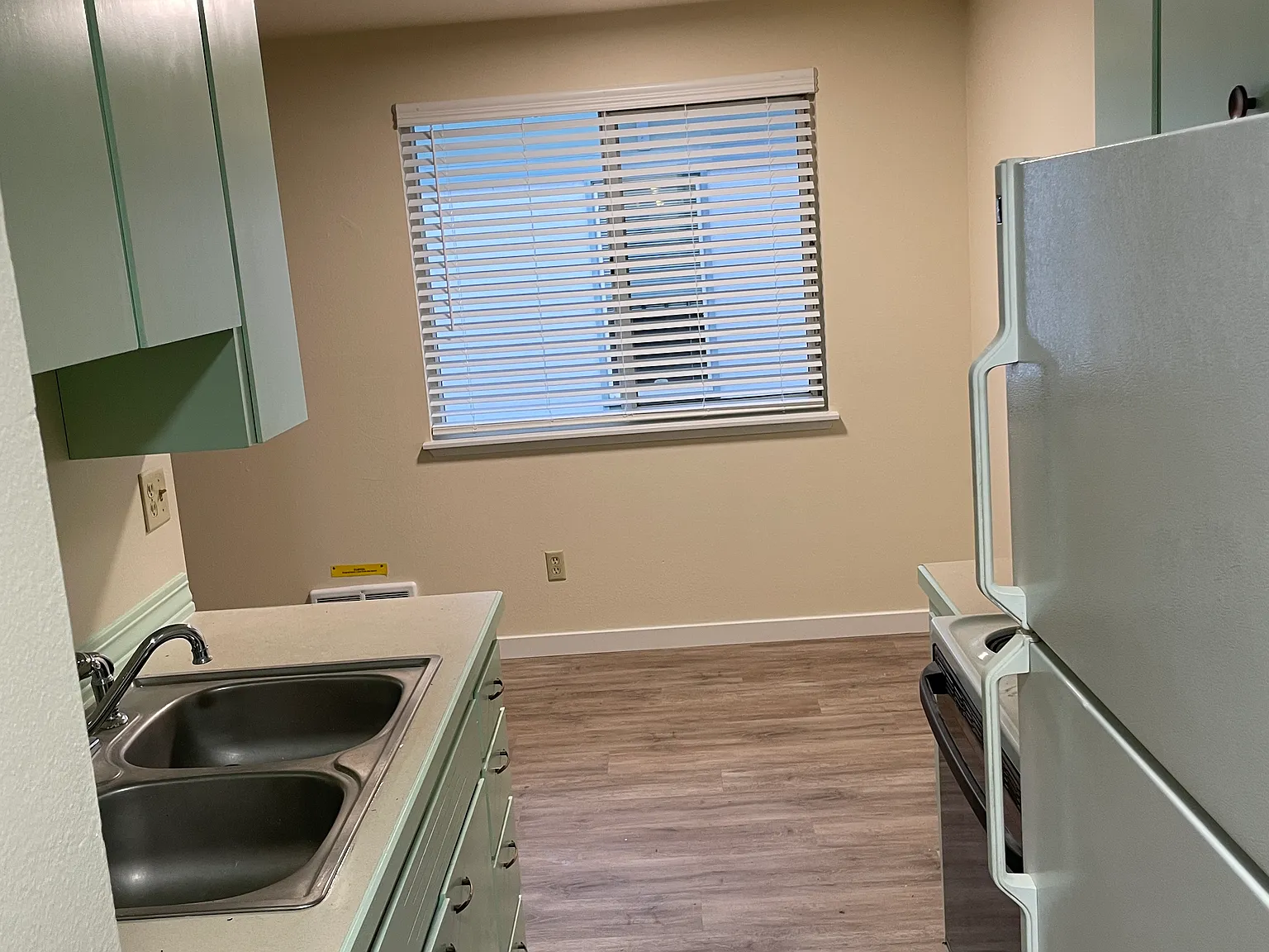 1 bed, 750 sqft, $1,000 — Photo 3