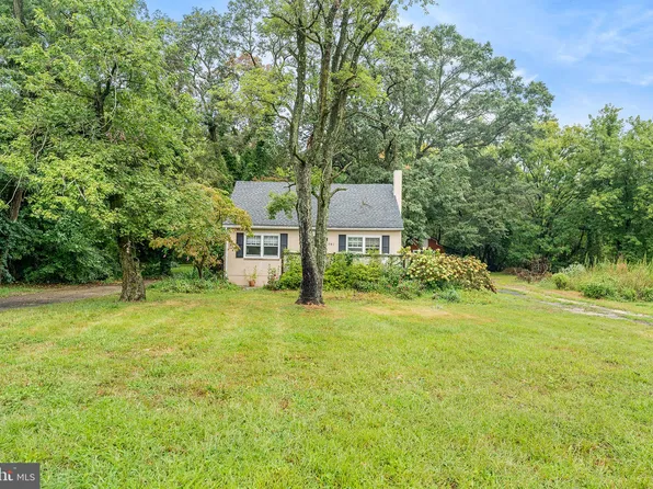 941 Bortons Landing Rd, Moorestown, NJ 08057