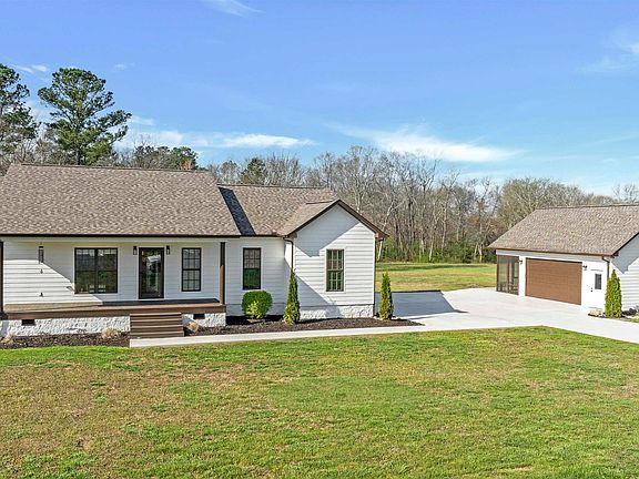 2nd image of 101 Pebble Ln