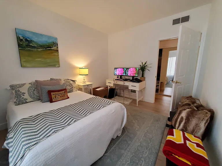 1546 Amherst Ave #103 — Photo 36