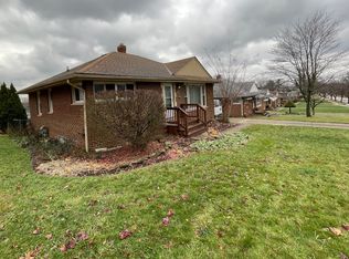 5232 Strawberry Ln, Willoughby, OH 44094