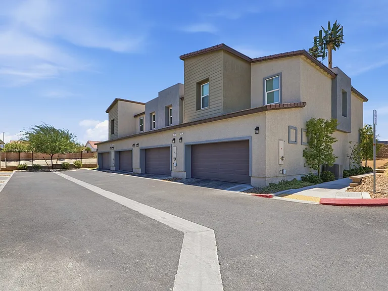 #GuardianRealty 503 Blue Ridge Cove Henderson Townhouse Rental garage_08062026
