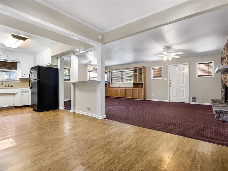 1226 Zarsky Dr — Photo 5