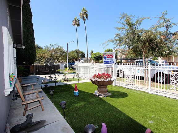 Low maintenance front yard