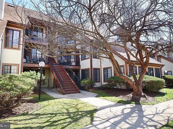 3rd image of 6027 Curtier Dr #E