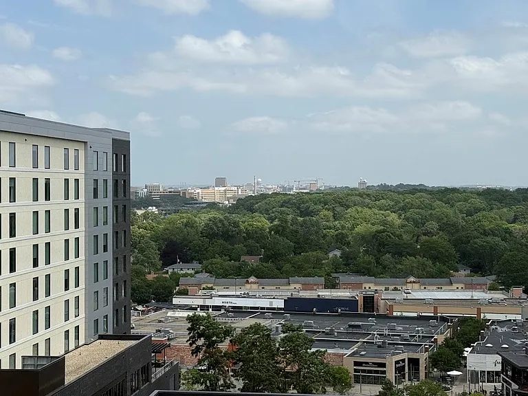 Venture Luxury High Rise — Photo 66