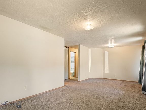 3rd image of 390 Holmes Ave