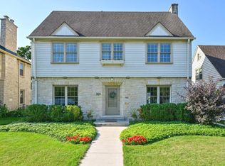 8855 Jackson Park Blvd, Wauwatosa, WI 53226