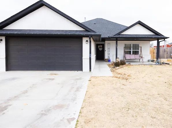 936 N 7th St, Blackwell, OK 74631